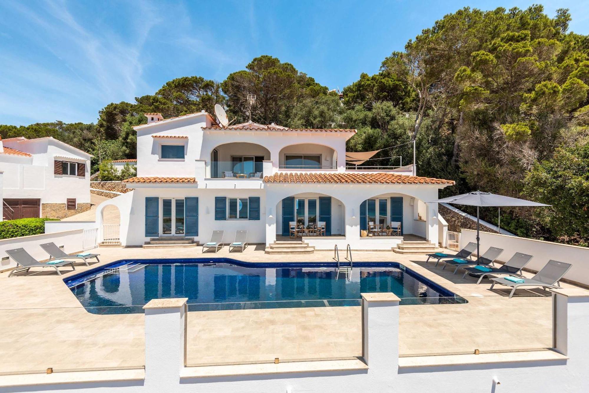 Atlantis - Beautiful Sea Views Holiday home *